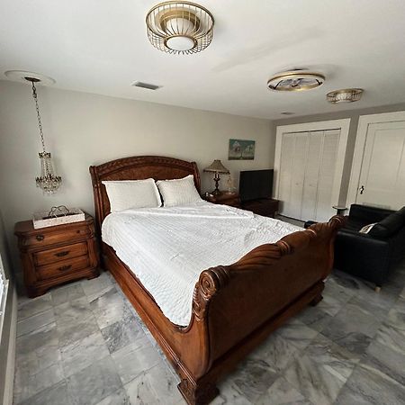 Stylish Bungalow Near Dining, Parks & Entertainment Джаксънвил Екстериор снимка