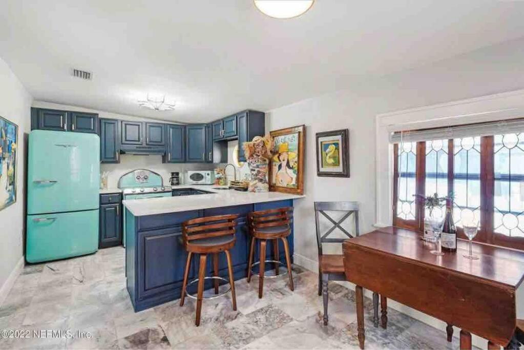 Stylish Bungalow Near Dining, Parks & Entertainment Джаксънвил Екстериор снимка