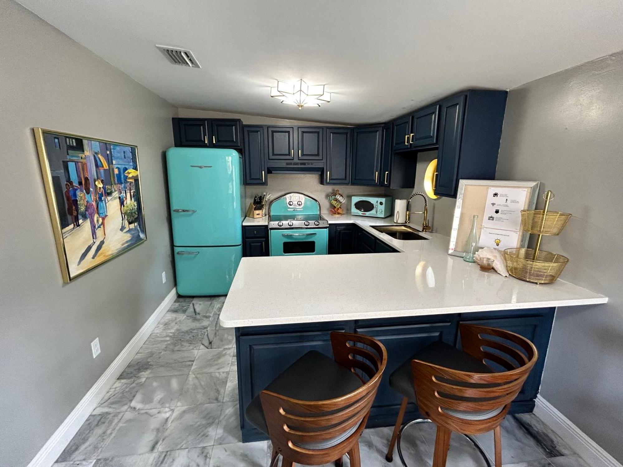Stylish Bungalow Near Dining, Parks & Entertainment Джаксънвил Екстериор снимка